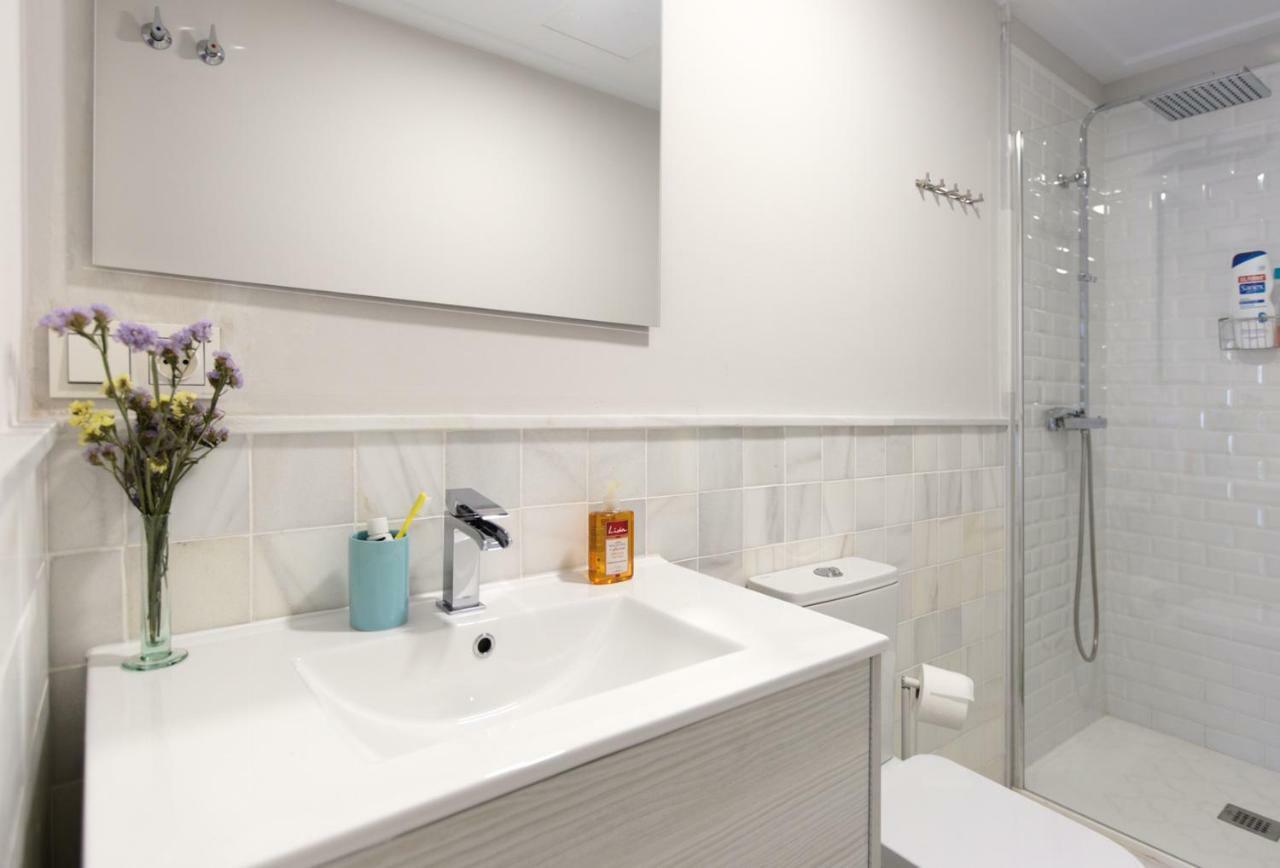 Apartamento De Diseno Con Jacuzzi Privado Granada Exterior photo