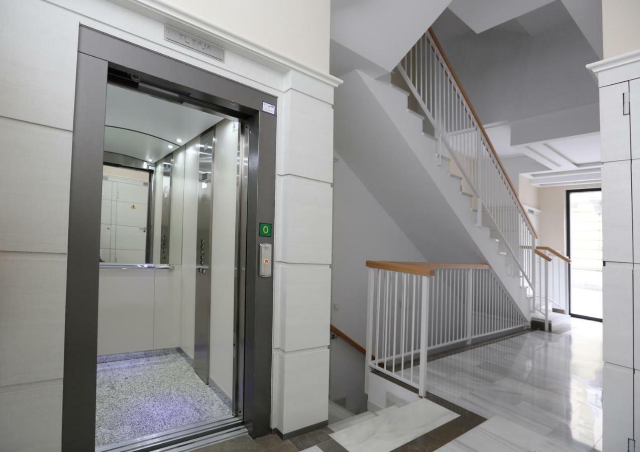 Apartamento De Diseno Con Jacuzzi Privado Granada Exterior photo